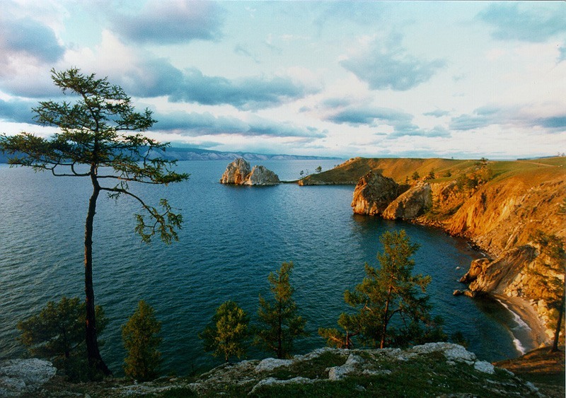 Красивое озеро Байкал