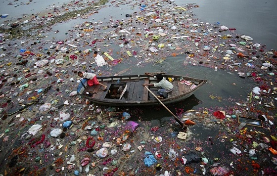 Выброс мусора в реки