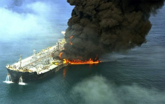 Взрыв нефтедобывающего судна