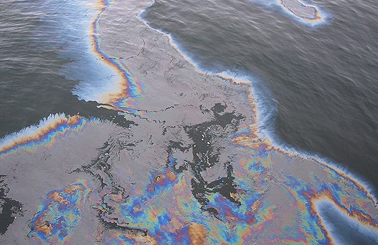 Разлив нефти в Балтийском море