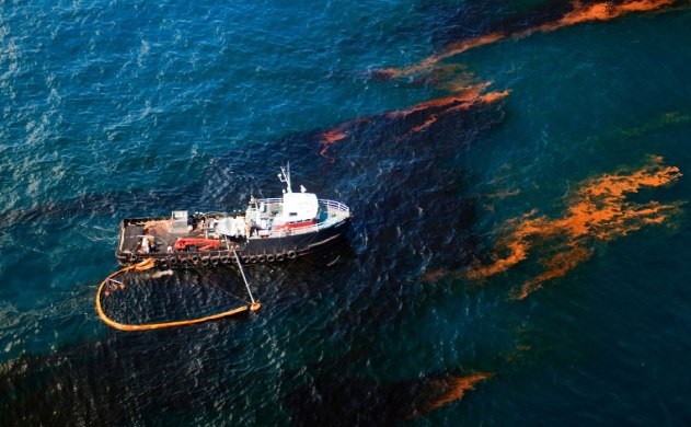 Разлив нефти в Японском море